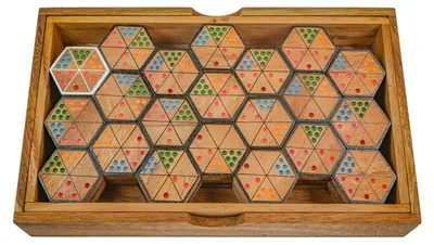 Zdjęcie produktu dla Hexadomino – sześciokątne domino z 63 elementami | Gra dla 2–6 osób w drewnianym pudełku
