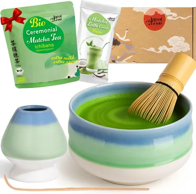 Immagine prodotto di Set cerimonia del tè matcha "Sumi" con ciotola, frustino, supporto e matcha + latte al cocco – set elegante per amanti del matcha