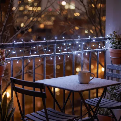 Produktbild von esotec Solar Lichterkette mit 60 kaltweißen LEDs mit AKKU wetterfest 102167, KI-generiertes Bild
