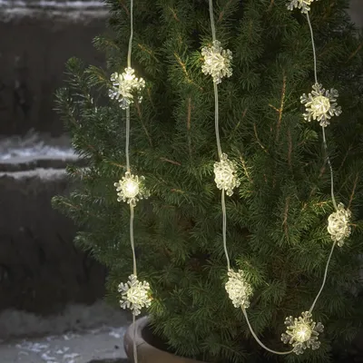 Produktbild von Batteriebetriebene Deko-Lichterkette ,Snowstar' , 20 transparente LED Schneeflocken , Timer , warmweiß , L 200cm