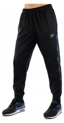 Produktbild von Nike Herren Hose in Schwarz – Ganzjährig für Sport und Alltag geeignet