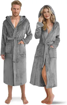 Zdjęcie produktu dla Unyqoos® Szlafrok uni  z kapturem – miękka mikrofibra (polar), certyfikat OEKO-TEX, z paskiem i kieszeniami, rozmiary S–3XL, idealny do domu