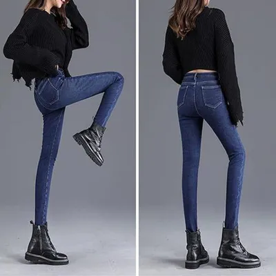 Dunkelblaue Skinny-Jeans, von einer Person getragen, Vorder- und Rückansicht