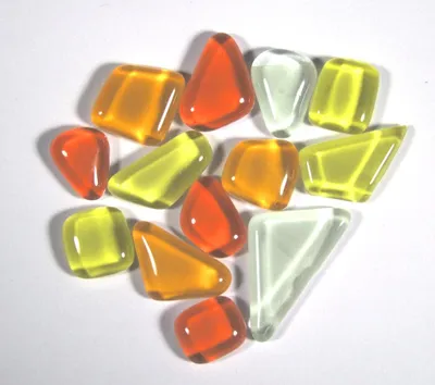 Produktbild von Soft Glas-Mosaik ca. 130 Steinchen gelb-rot mix polyg. (10, 50, 51, 52); 200g