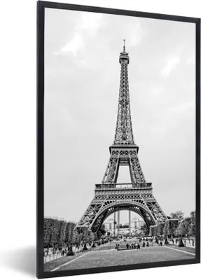 Produktbild von MuchoWow® Gerahmtes Poster Schwarz-Weiß-Foto des Eiffelturms 60x90 cm - Poster mit Schwarzem Bilderrahmen Wandposter Rahmen Foto Bilder - Kunst