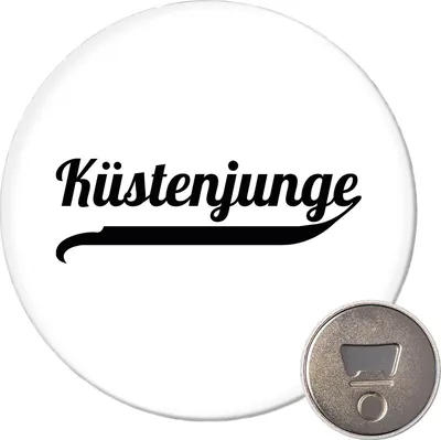 Produktbild von Huuraa Magnet Küstenjunge Schriftzug 59mm Kühlschrankmagnet rund Flaschenöffner Geschenkidee