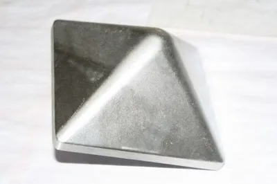 Produktbild von Pfostenkappe Aluminium 94 x 94 mm, Pyramide, mit Dorn, Kappe für Pfosten 90 x 90 mm