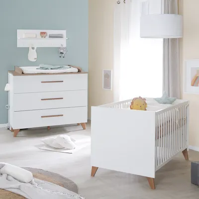 Produktbild von roba Babymöbel Set 2-teilig Ole - Kinderbett 70 x 140 cm umbaubar + Wickelkommode mit 3 Schubladen - Griffe & Füße aus Massivholz - Weiß/Dunkle Eiche