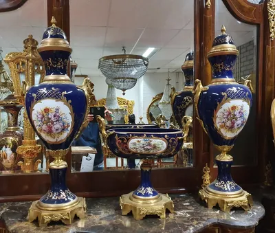 Produktbild von Casa Padrino Luxus Barock Porzellan Vasen und Schalen Set (2 Vasen und 1 Schale) mit Messing Griffen