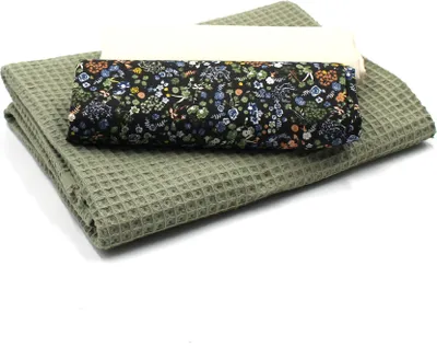 Image de Lot « Fleurs délicates » 55 – Tissu gaufré 1 x tissu gaufré + 2 x tissu en coton (imprimé et uni) 0,5 m x 1,5 m chacun – Lot de tissus pour projet DIY