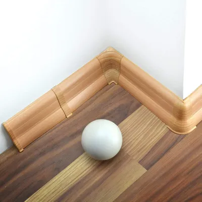 Produktbild von DQ-PP Sockelleiste 62mm PVC 200cm + 5 x Dübel | Kabelkanal | Fußleisten | Farbe: Buche