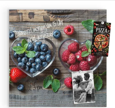 Produktbild von Magnettafel 30x30cm Pinnwand Whiteboard beschreibbar - Herzschalen Beeren