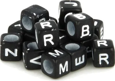 Produktbild von 300 quadratische Alphabetperlen 6 mm - schwarz und weiß