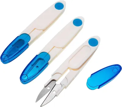 Produktbild von Set mit 3 Kunststoff-Fadenscheren und Nahttrenner, weiß mit blauer Kappe