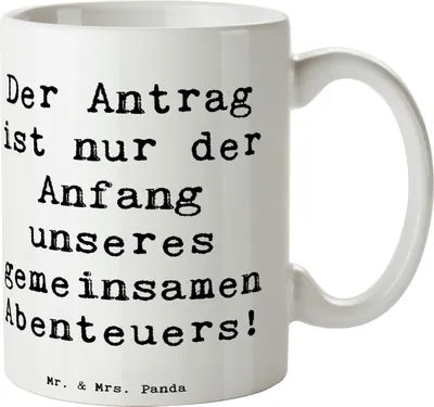 Produktbild von Mr. & Mrs. Panda Bedruckte Tasse Spruch Heiratsantrag Abenteuer - Weiß - Geschenk, Becher, Heiraten, Verlobung, Geschenke, Hochzeit, Verlobungsfeier, schöne, Liebesmoment
