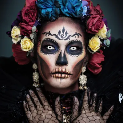 Produktbild von aricona Weiße Farbige Kontaktlinsen Halloween Zombie Kostüm Fasching Vampir