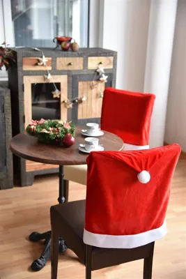 Produktbild von Novaliv Weihnachten Stuhlhussen 2er Set I Samt I Rot I Nikolausmütze I Stuhlbezug Weihnachtsdeko Weihnachtsmütze Stuhldeko Husse Stuhl Stuhlüberzug