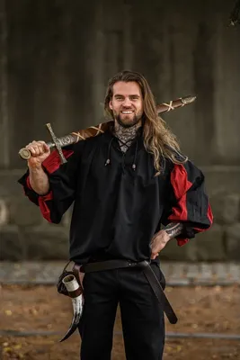 Produktbild von Landsknecht Mittelalterhemd "Albert" schwarz/rot M
