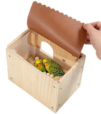 Imagen del producto de Caja nido de madera para pájaros con diseño natural