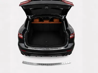 Immagine prodotto di Protezione per il bordo di carico in acciaio inossidabile cromato, compatibile con Maserati Levante | Anno di produzione 2022-2024 | Restyling