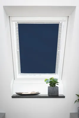 Produktbild von Lichtblick Dachfenster Sonnenschutz Thermofix verdunkelnd blau 47x91,5 cm