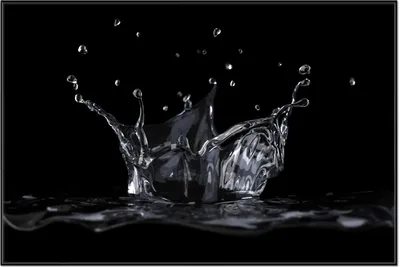 Produktbild von Wallario Wandbild Aufspritzendes Wasser, Größe: 61 x 91,50 cm, Poster mit schwarzem Aluminiumrahmen