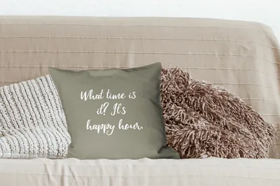 Produktbild von MuchoWow® Zierkissen Sofakissen Wohnzimmer Dekokissen 40x40 cm Wie spät ist es? Es ist Happy Hour - Sprichwörter - Zitate - Foto Kissen - Schlafzimmer Dekoration