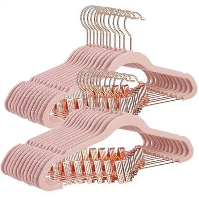 Imagen del producto de Perchas para ropa, 24 unidades, 42 cm, perchas con barras ajustables y gancho dorado, superficie antideslizante de terciopelo, diseño que ahorra espacio, ideales para faldas, color rosa claro, tamaño estándar