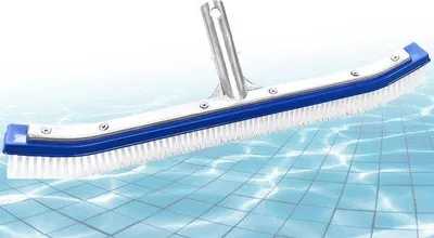 Produktbild von Famanu Schwimmbadbürste 45 cm - Aluminiumgriff, gebogene Form