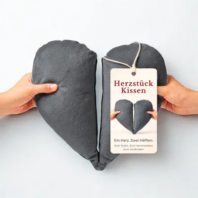 Produktbild von HERZSTÜCK – Kleine Nähe | Herzkissen zum Teilen | Romantisches Geschenk für Paare & Fernbeziehung | Anthrazit