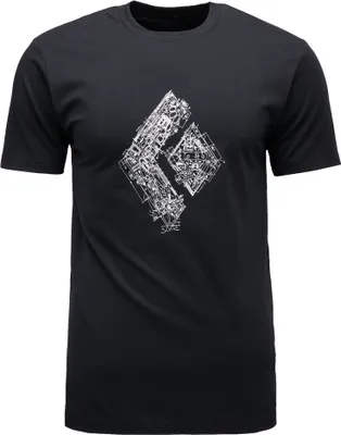Schwarzes T-Shirt "M Engineered Diamond Ss Tee" von Black Diamond mit grafischem Design auf der Vorderseite.