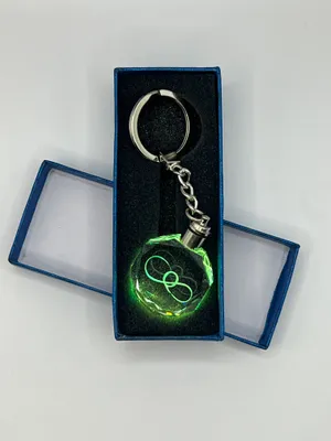 Produktbild von Unendlichkeitszeichen Schlüsselanhänger Buchtabe Q LED Multicolor mit Geschenkbox