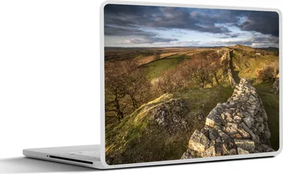 Produktbild von MuchoWow® Laptop Aufkleber Sticker Cover Dunkler Himmel über dem Hadrianswall in England 31x22.5 cm - Laptop-Deko