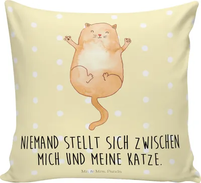 Produktbild von Mr. & Mrs. Panda Deko Kissen Katze Umarmen - Gelb Pastell - Geschenk, Kopfkissen 40x40, zier, Cats, kuschelkissen, Katzen, Freunde, Cat, Liebe, Kuschel