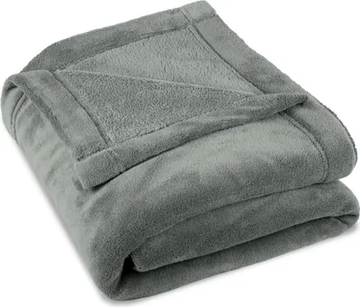 Produktbild von Montreal XXL Kuscheldecke 220x240 silber Polyester  260 g/m²