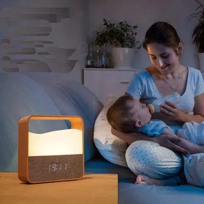 Immagine prodotto di Lampada da comodino con finitura in legno, telecomando, modalità di illuminazione, regolazione della luminosità, 8 livelli di luminosità