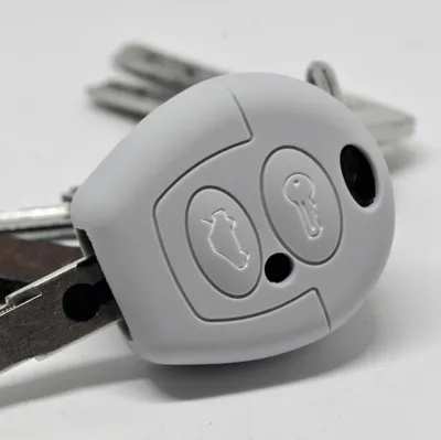 Produktbild von Auto Schlüssel Hülle Silikon Schutz Cover Grau kompatibel mit VW T4 Golf Fox Vento Sharan SEAT Toledo Cordoba SEAT Skoda Polo Ibiza Fabia Octavia 2 Tasten Funk Fernbedienung