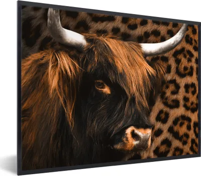 Produktbild von MuchoWow® Gerahmtes Poster Schottischer Highlander - Schwarz - Pantherdruck 80x60 cm - Poster mit Schwarzem Bilderrahmen Wandposter Rahmen Foto Bilder - Schwarzem - Mit Gestell