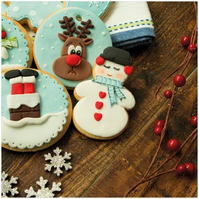 Produktbild von Wallario Premium Glasbild, freischwebende Optik, kräftige Farben, Größe 30 x 30 cm Motiv Weihnachten in der Küche -  Plätzchen auf einem Holztisch