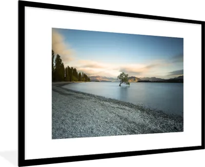 Produktbild von MuchoWow® Gerahmtes Poster See - Baum - Stein 90x60 cm - Poster mit Schwarzem Bilderrahmen Wandposter Rahmen Foto Bilder - Wanddekoration - Fotos