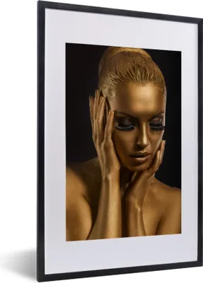 Produktbild von MuchoWow® MuchoWow® Gerahmtes Poster Gold - Frau - Schwarz und Gold 40x60 cm - Poster mit zchwarzem Bilderrahmen - Poster in Rahmen