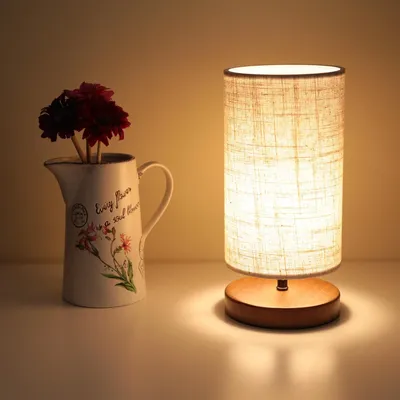Produktbild von Opviq, Hochwertige Tischlampe aus 100% Holz, Cremefarben, 31 cm hoch, 24 x 15 cm Schirm, 150 cm Kabel, E14 Fassung, Max 40 W | Skandinavisches Design für modernes Wohnen.