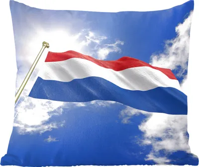 Produktbild von MuchoWow® Zierkissen Sofakissen Wohnzimmer Dekokissen 60x60 cm Die Flagge der Niederlande weht am Himmel - Sitzfläche - Foto Polster
