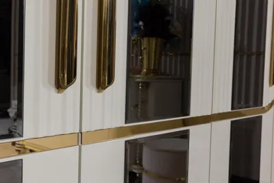 Image de Armoire en bois – Idéale pour un intérieur élégant et fonctionnel