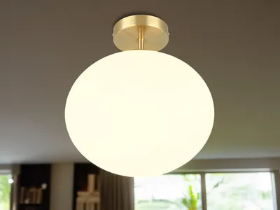 Produktbild von Retro LED Deckenleuchte Messing mit Glaskugel Weiß für Flur & Treppenhaus Ø 30cm
