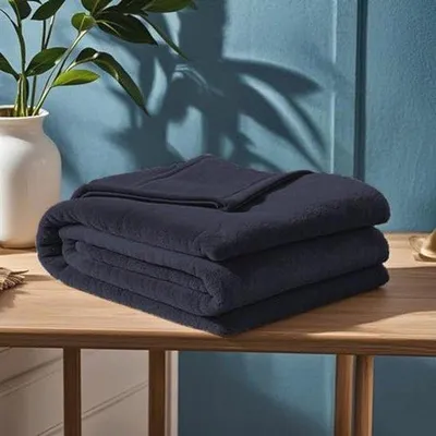 Produktbild von Famanu Flanell-Decke 150x200 cm - Warme und weiche Decke für Schlafzimmer, Sofa und Reisen