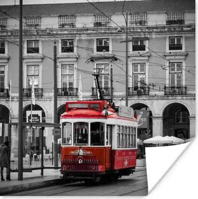 Produktbild von MuchoWow® Poster Schwarz-Weiß-Foto mit einer roten Straßenbahn 75x75 cm - Wand Dekoration
