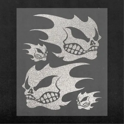 Immagine prodotto di Adesivo Cranio Argento Fiammeggiante 14 x 16 cm