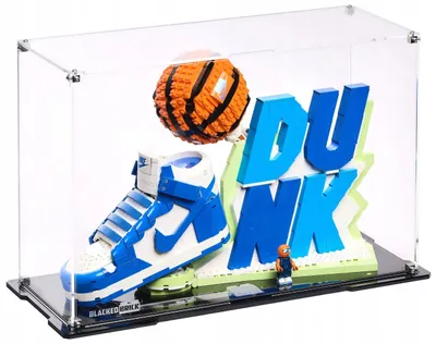 Productafbeelding van Zwarte displayvitrine voor LEGO® 43008 – Nike Dunk x LEGO® set