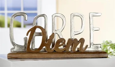 Produktbild von Gilde Schriftzug "Carpe Diem" aus Mangoholz und Aluminium H: 20 cm B: 43 cm T: 7cm 46046